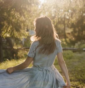 Femme libre et confiante